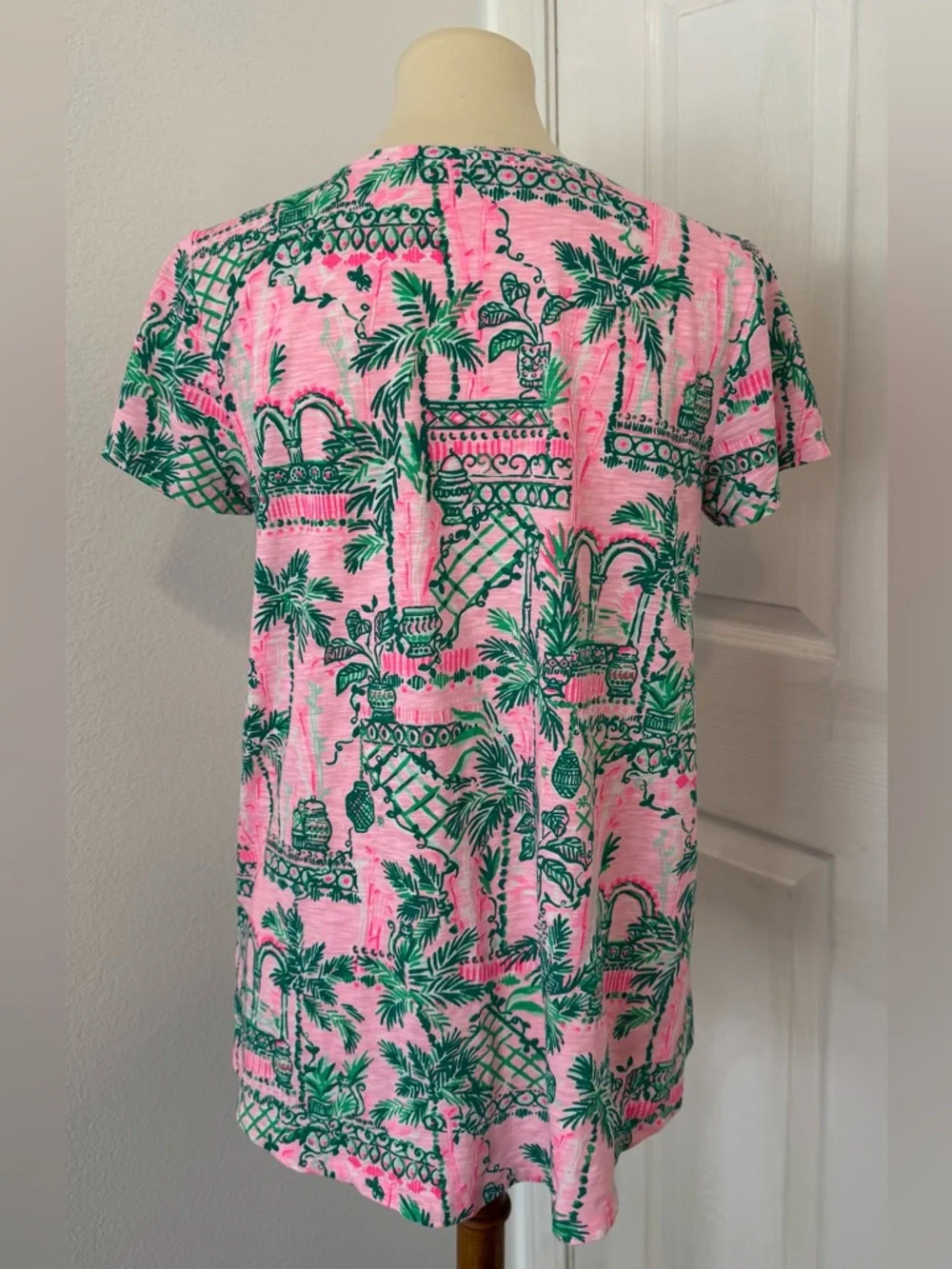 Lilly Pulitzer Etta V-Neck Top Mandevilla Baby Cotton Preppy Southern Medium - Picture 3 of 10